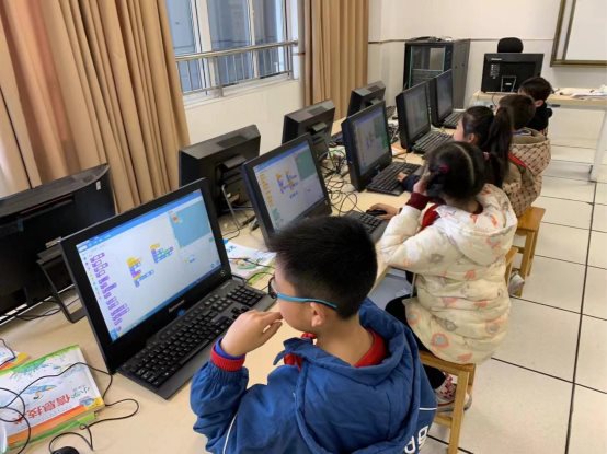 C:/Users/Admin/Desktop/2024春scratch编程社团/20240325闯关跑酷（二）/微信图片_20240417154049.jpg微信图片_20240417154049